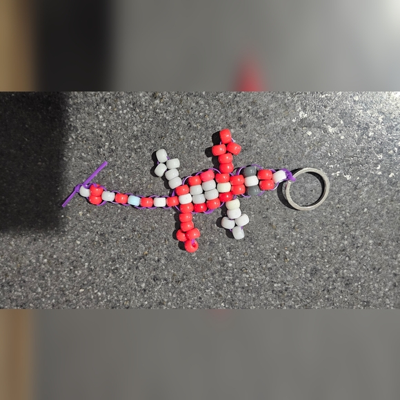 Custom keychain. All earnings will be donated to the FaerieLand Rescue. - Picture 8 of 12